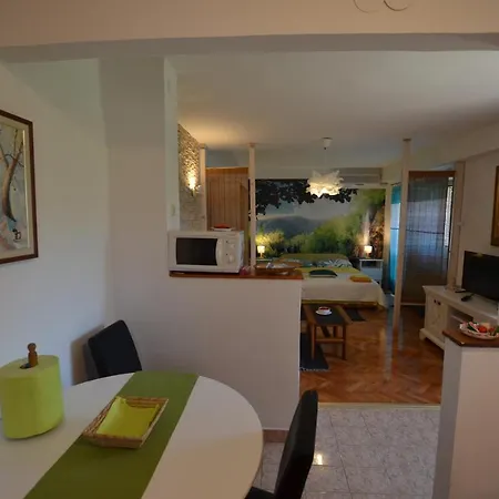 Cozy Ernesto*good Location*rovinj شقة